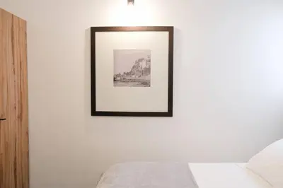 Cama o camas de una habitación en Quiet and Central Setting 2BR 1BA Office