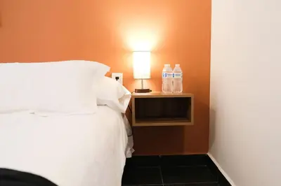Cama o camas de una habitación en Walkable Vacation Gem 2BR1BA Office
