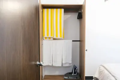 Plano de Central Business Trip and Couples 1BR 1BA Office