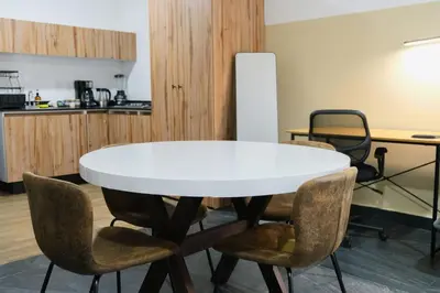 Una cocina o zona de cocina en Central and Comfortable 2BR1BA Work Here