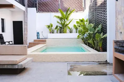 Piscina en o cerca de Central and Comfortable 2BR1BA Work Here