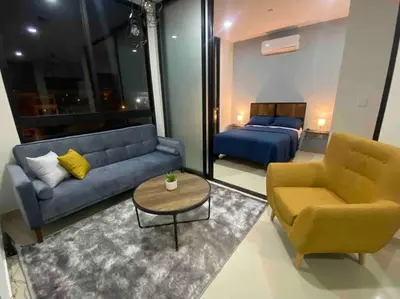 Zona de estar de Impecable loft, terraza, alberca, cerca de playa