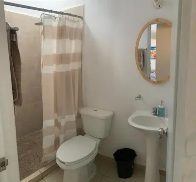 Un baño de Depa playa esmeralda
