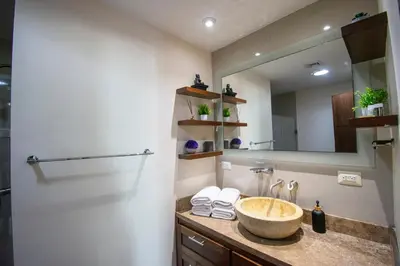 Un baño de Condominio en la marina Pacifika