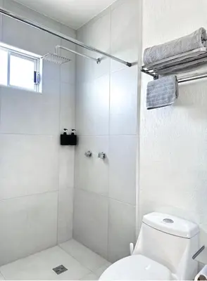 Un baño de Casa 2 Recámaras con acceso controlado