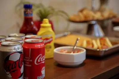 Comida en o cerca de este hotel