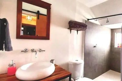 Un baño de Excelente Ubicación Centro Histórico Planta Baja Equipado