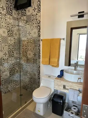 Un baño de Cómodo departamento en Mazatlán