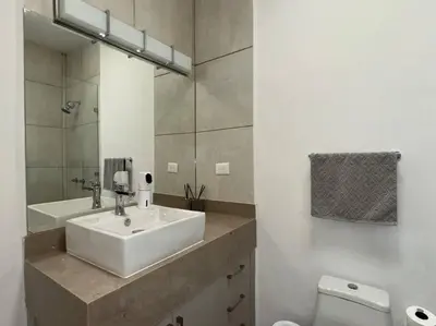 Un baño de New home cozy and comfortable!