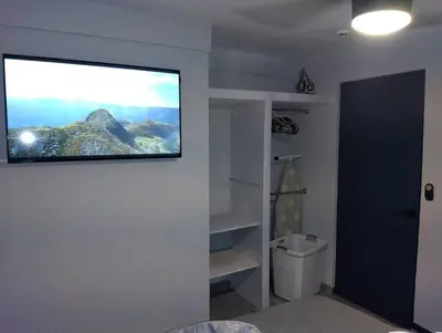 Una televisión o centro de entretenimiento en Praderas