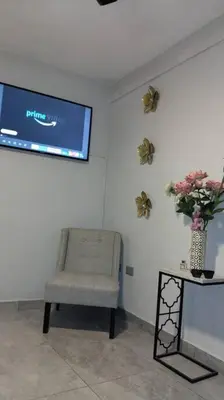 Una televisión o centro de entretenimiento en Praderas