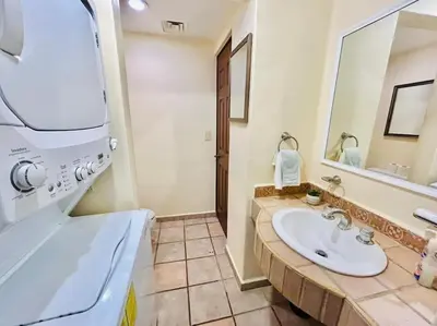 Un baño de Departamento cerca del mar y con vista