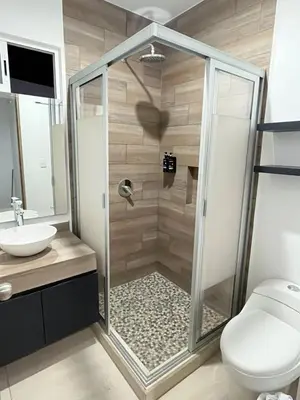 Un baño de Casa con alberca privada en Almarena