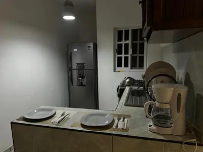 Una cocina o zona de cocina en Casa moderna cerca de la playa