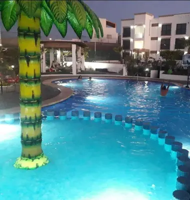 Piscina en o cerca de Azul Marino MZT