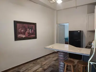 Una televisión o centro de entretenimiento en Bonito Departamento Amueblado y se factura