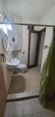 Un baño de Bonito Departamento Amueblado y se factura