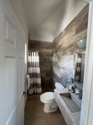 Un baño de Alojamiento residencial, cerca de TSM