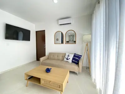 Una televisión o centro de entretenimiento en Nuevo y Bonito Departamento con Vista al Mar - Oceanna 1
