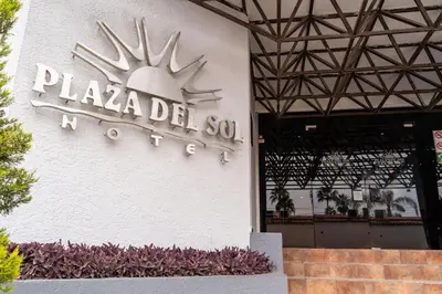 Certificado, premio, señal o documento que está expuesto en Hotel Plaza del Sol