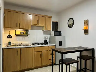 Una cocina o zona de cocina en Cómodo Estudio en la Kennedy cerca de Consulado