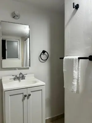 Un baño de Cómodo Estudio en la Kennedy cerca de Consulado