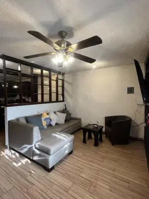 Zona de estar de Bonita Casa Capri 5 m del consulado