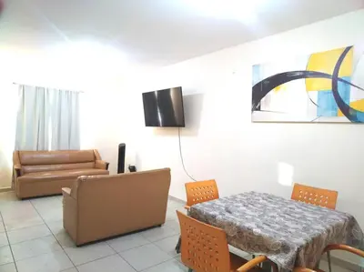 Una televisión o centro de entretenimiento en Excelente casa cómoda