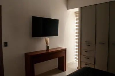 Una televisión o centro de entretenimiento en Malecón Love