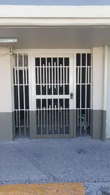 Fachada o entrada de Departamento sencillo LM