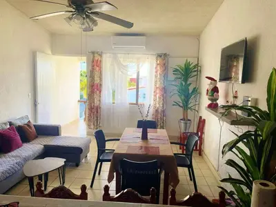 Una televisión o centro de entretenimiento en Sábalo Country - Azul Canela - 1 Min Playas