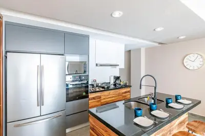 Una cocina o zona de cocina en Stylish Stay in the heart of the Mazatlán Malecon