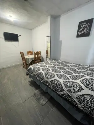 Cama o camas de una habitación en Separate apartment in guesthouse