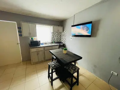 Una cocina o zona de cocina en Casa Huésped a 5 minutos del Aeropuerto