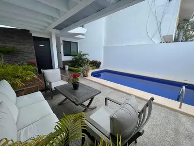 Piscina en o cerca de Apartamento en PB con piscina a poca distancia de la playa