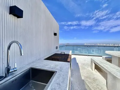 Un balcón o terraza de Modern apartment with sea view