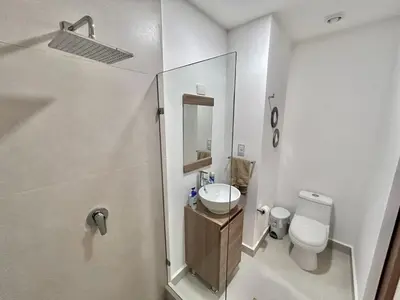 Un baño de Modern apartment with sea view