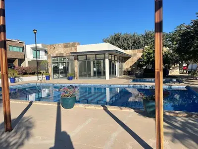 Piscina en o cerca de Casa amplia