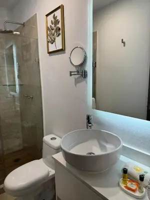 Un baño de Hotel Faava