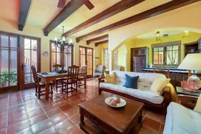 Zona de estar de CASA DE ALOHA cozy 2-bedroom, 2 bathrooms Home