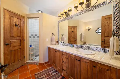 Un baño de Casa Dos Perros