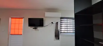 Una televisión o centro de entretenimiento en Tres Palmas Departamentos