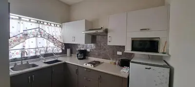 Una cocina o zona de cocina en Tres Palmas Departamentos