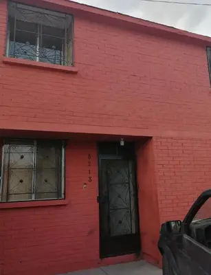 Edificio en el que se encuentra la habitación en casa particular