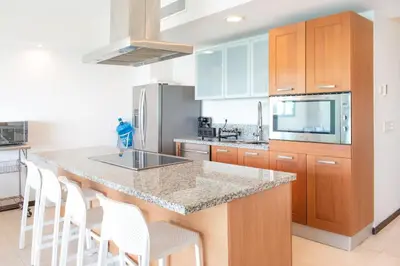 Una cocina o zona de cocina en Condo de lujo en Mazatlan Peninsula