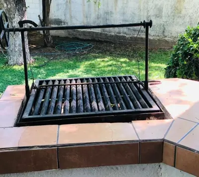 Barbacoa disponible para clientes en la casa o chalet