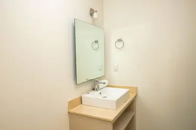Un baño de Elegant Condo at Playa Brujas with Ocean View