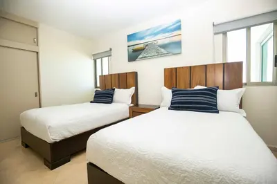 Cama o camas de una habitación en Elegant Condo at Playa Brujas with Ocean View