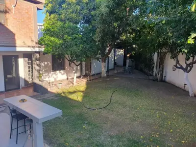 Jardín al aire libre en Casa con Alberca cerca del Aeropuerto