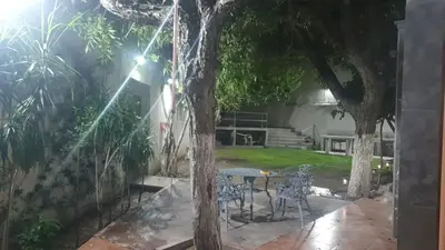 Jardín al aire libre en Casa con Alberca cerca del Aeropuerto